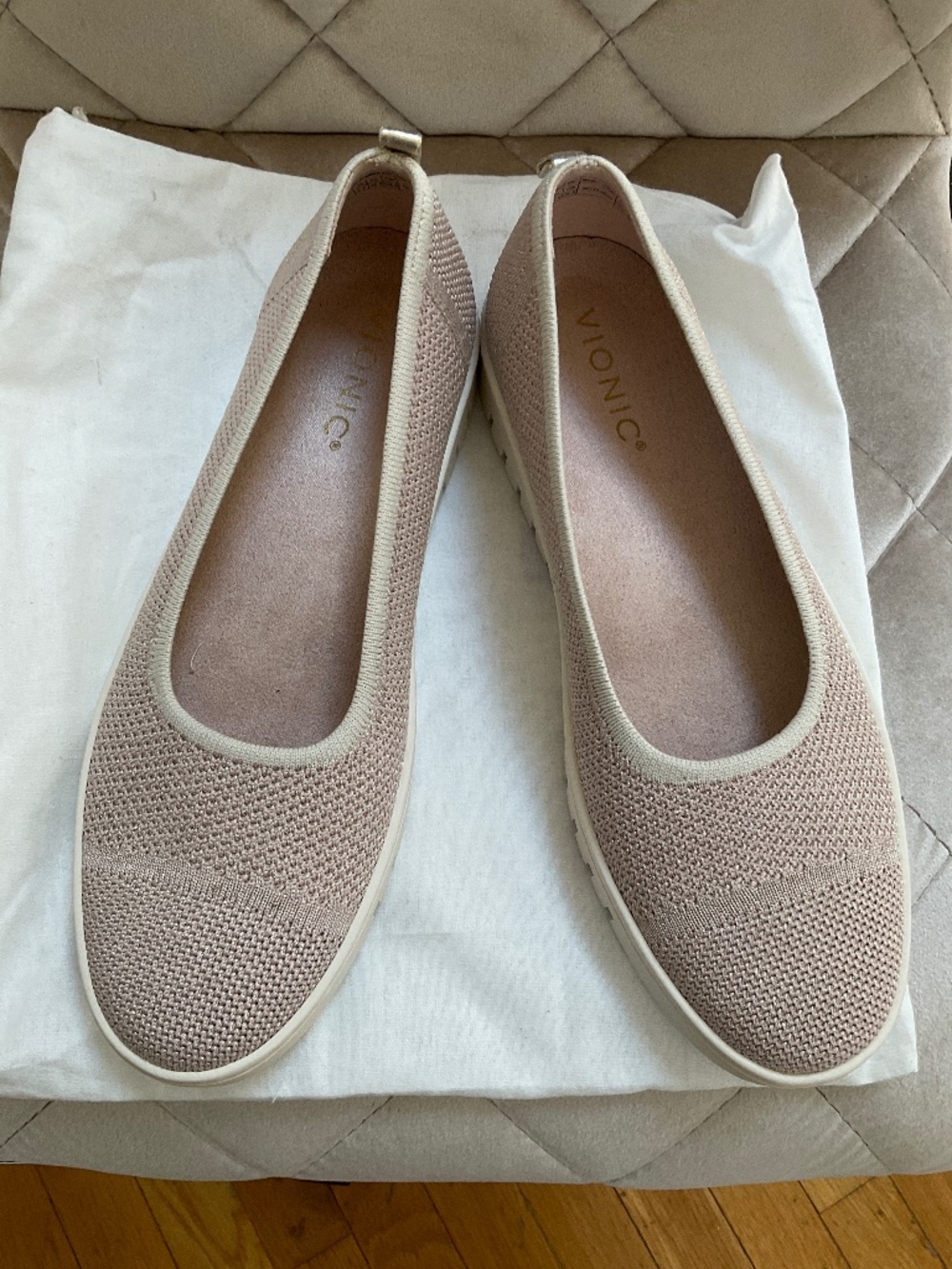 Vionic slip on size 8